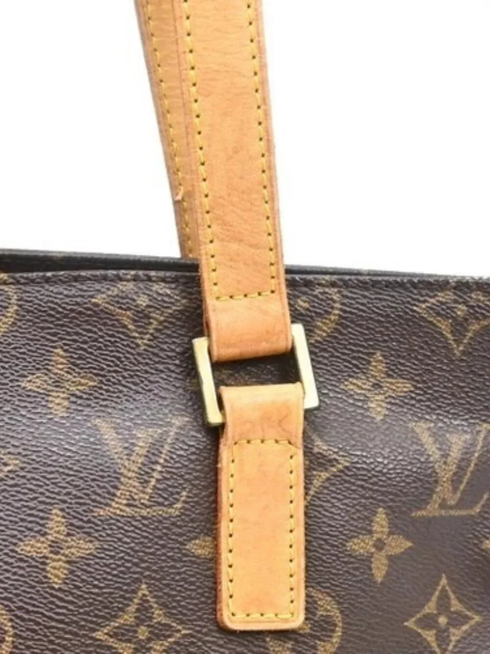 Louis Vuitton outside 	ab